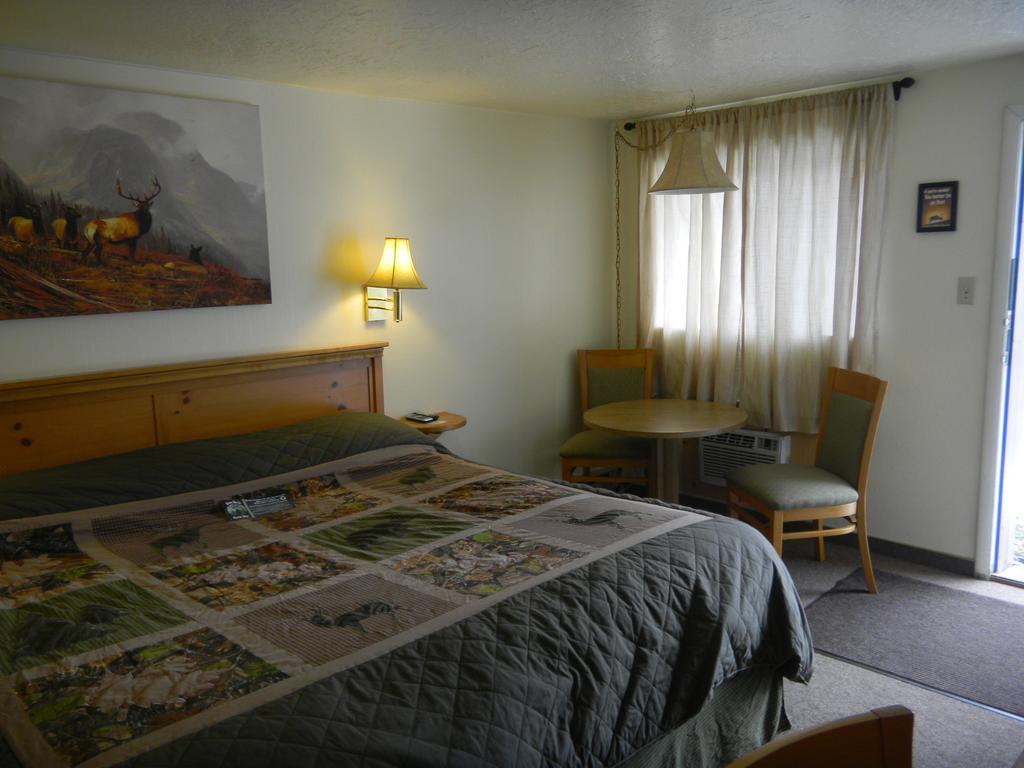 Falls Motel 톰슨 폴 객실 사진