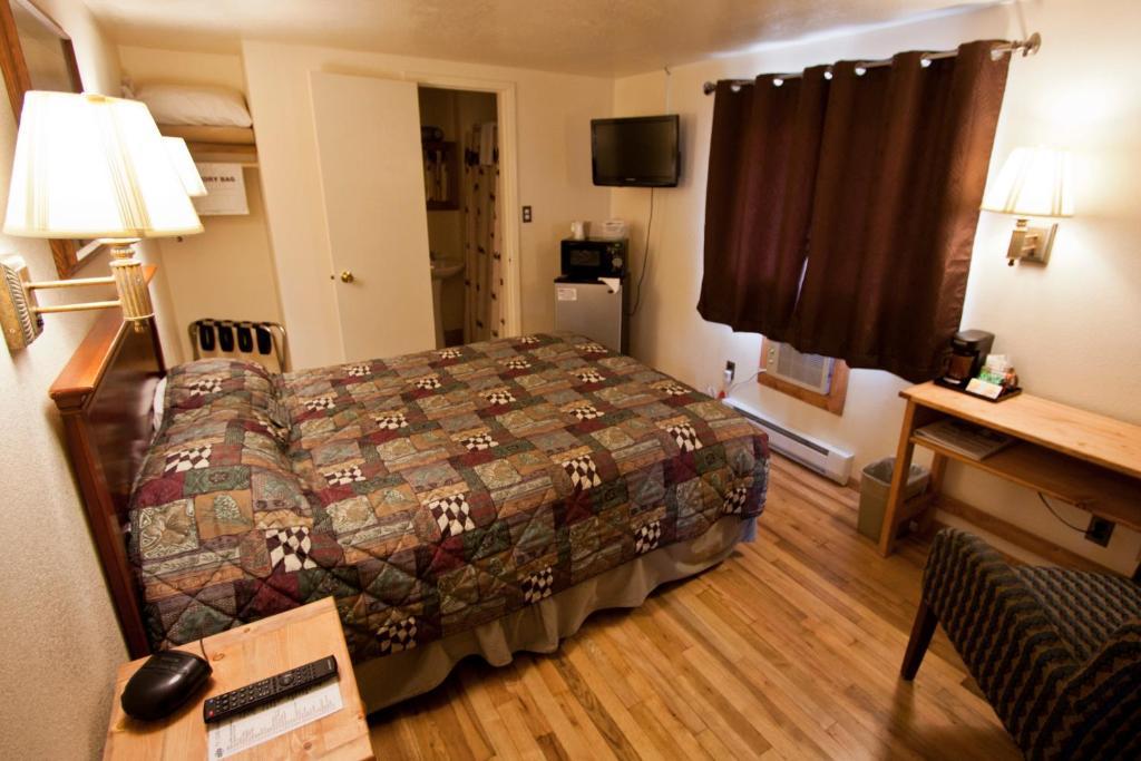 Falls Motel 톰슨 폴 객실 사진