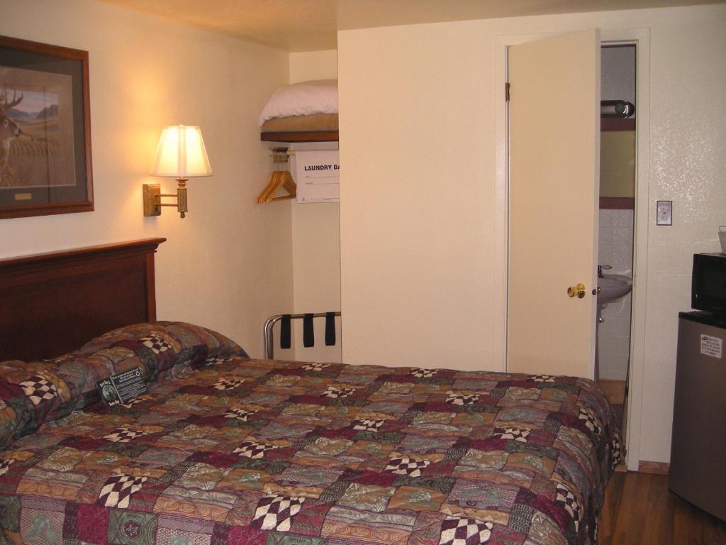 Falls Motel 톰슨 폴 객실 사진